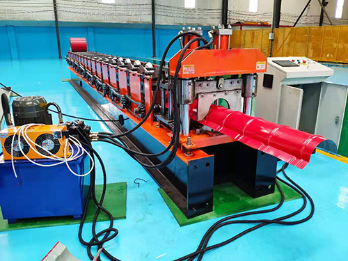 Ridge cap roll forming machine
